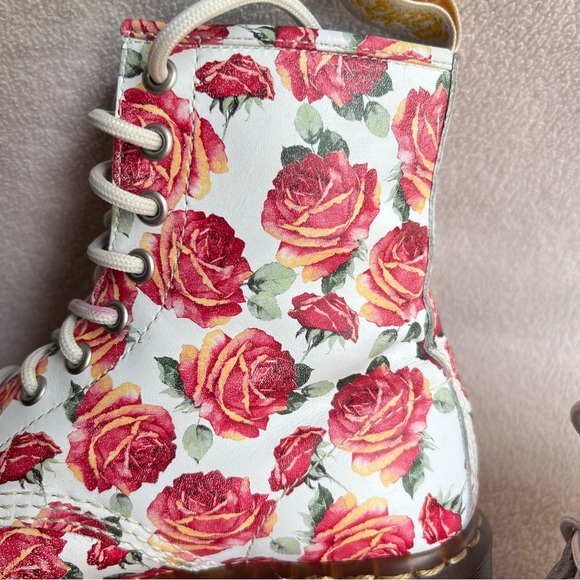 Rare Dr. Martens Rose Pattern Combat Boots White Red Floral Women’s 6 - Picture 12 of 16